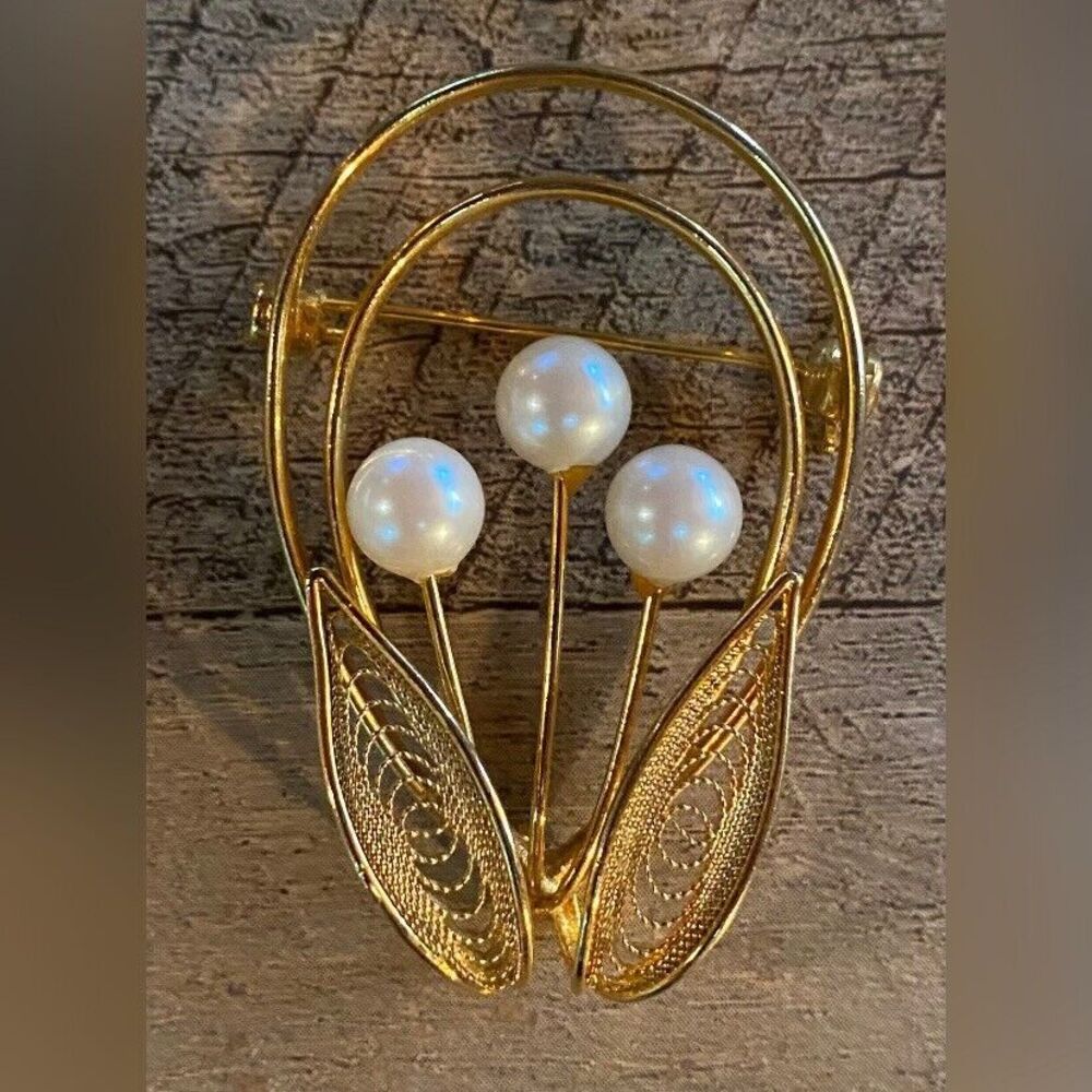 Women’s Brooch Pin Gold Tone Faux Pearls Leaves 2”